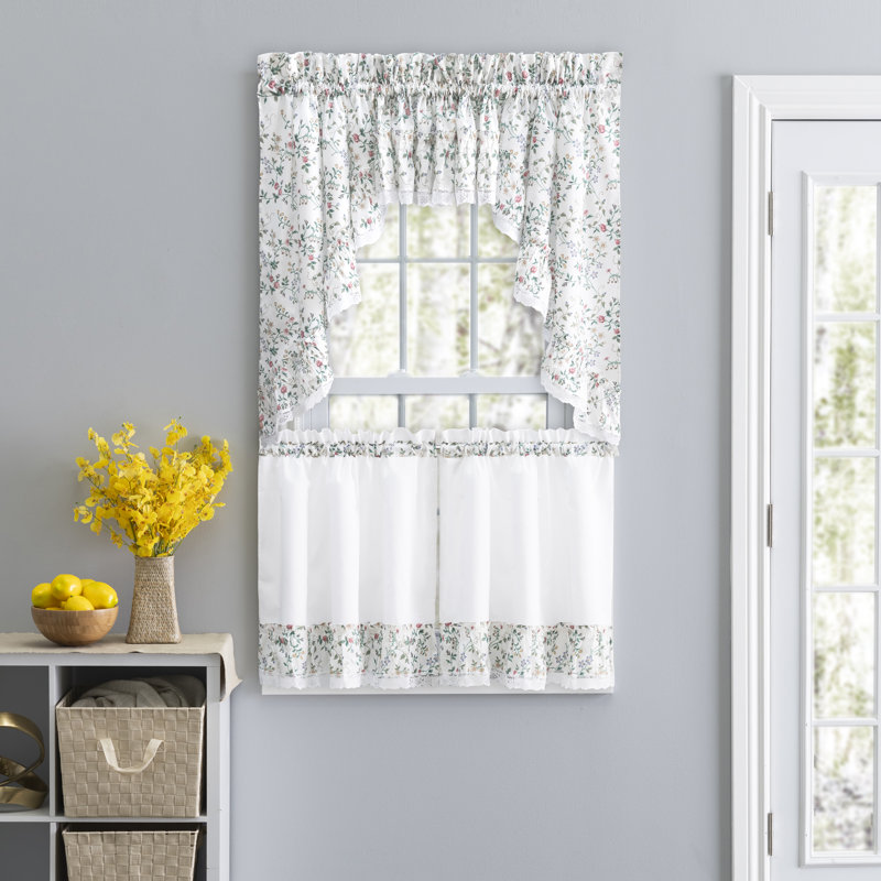 Country Floral Floral Ruffled 52'' W Window Valance in