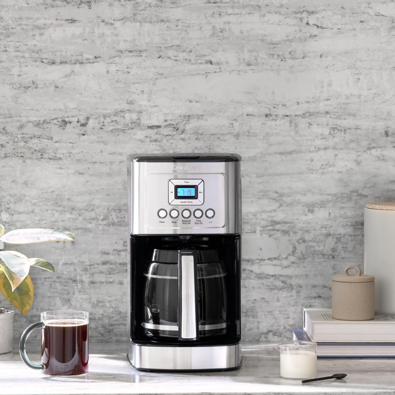 Cafetière programmable de 14 tasses avec carafe en verre Cuisinart, entièrement automatique pour le contrôle de l'intensité d'infusion et le réglage de une à quatre tasses