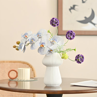 Ornements de fleurs simulées