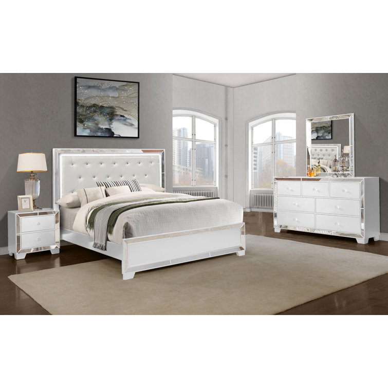 Vegas 5 Pc White Colors,White Queen Bedroom Set With Dresser, Mirror, 3 Pc  Queen Panel Bed - Rooms To Go