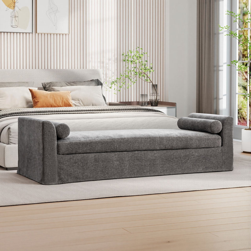 Banc rembourré à l'extrémité du lit, Gris