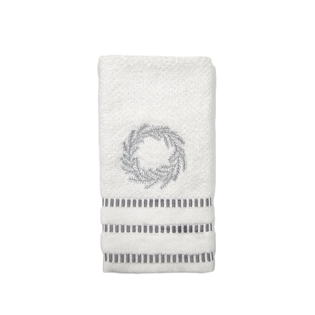 Holiday Silver Wreath Fingertip Guest Towel Set - 100% Cotton  (Set of 2) Talesma