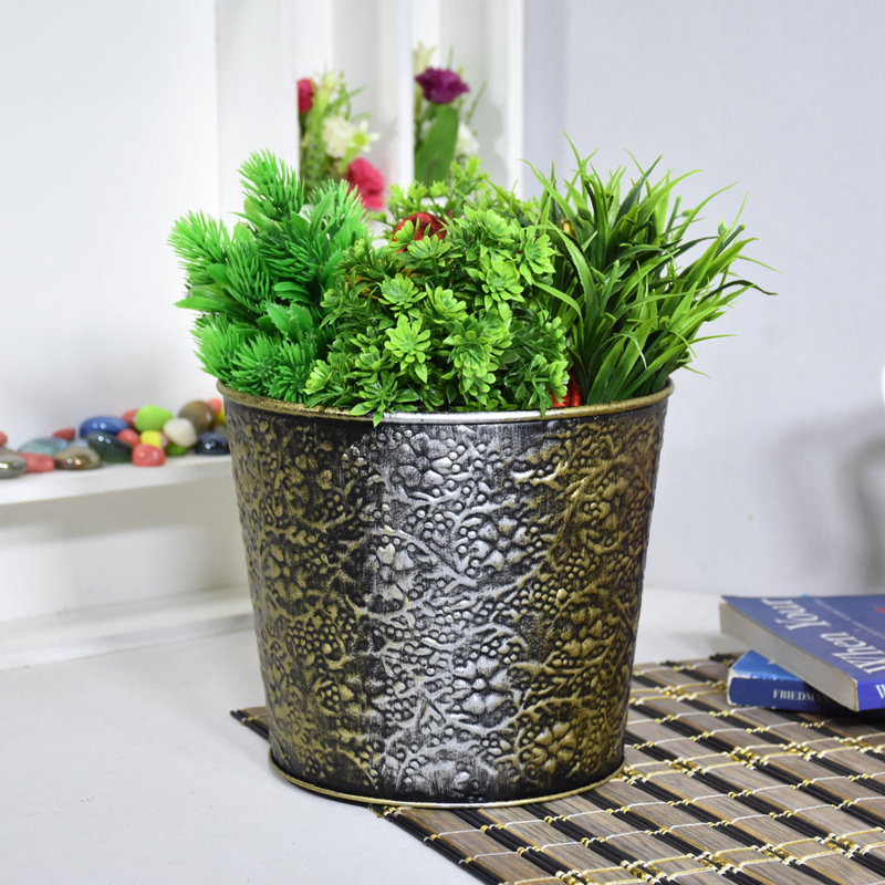 Pot à fleurs en métal, Or clair poussiéreux
