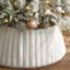 Collier de luxe en fausse fourrure pour arbre de Noël - Jupe d'arbre en peluche blanche à rayures texturées, décor bohème doux et moelleux pour arbre de Noël artificiel de 7,5 pi 7 pi, décoration de maison de vacances intérieure