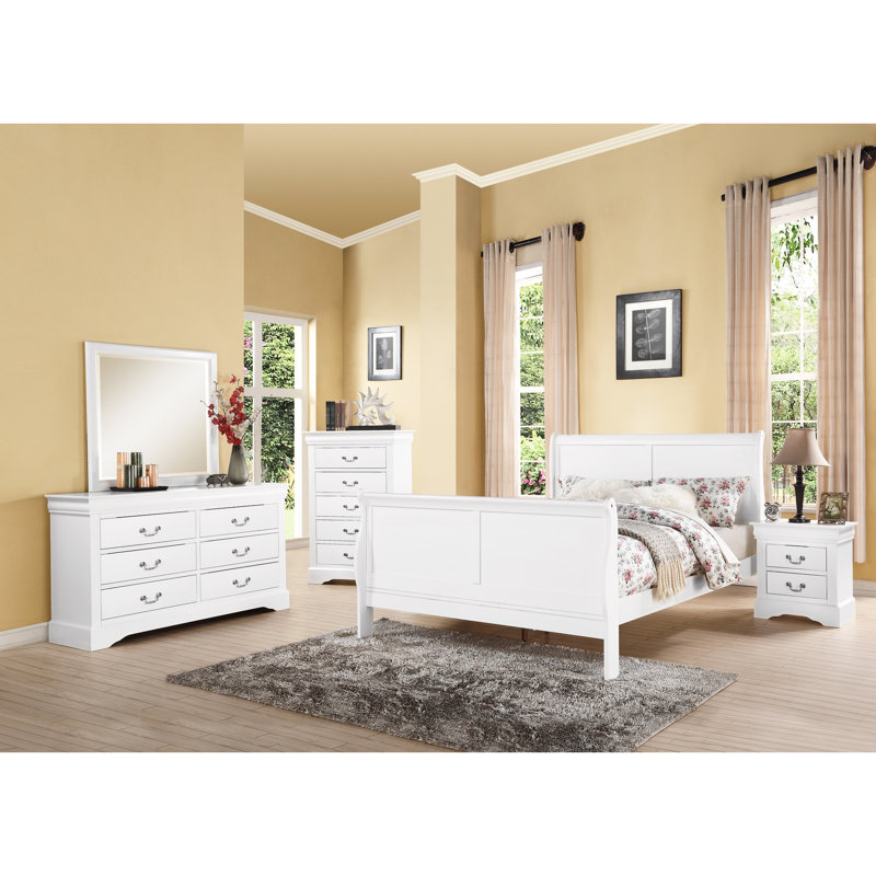 Lit grand classique blanc classique avec une option de rangement pratique et un cadre stable intemporel