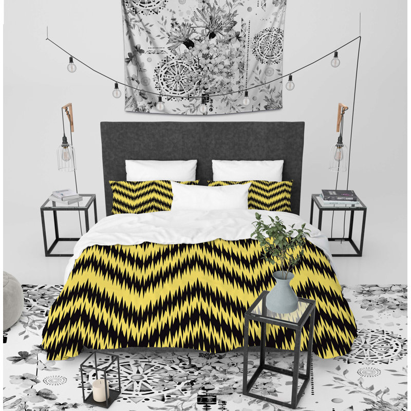 Chevron Polyester Comforter, Queen Comforter + 2 Standard Pillowcases