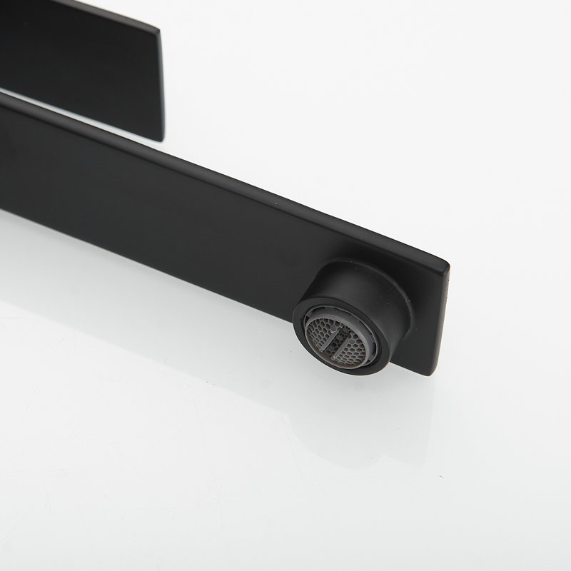 Single-Hole Single-handle Bathroom Faucet with Drain Assembly