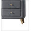 Commode en tissu gris clair Valda avec six tiroirs spacieux et un design moderne pour les chambres contemporaines