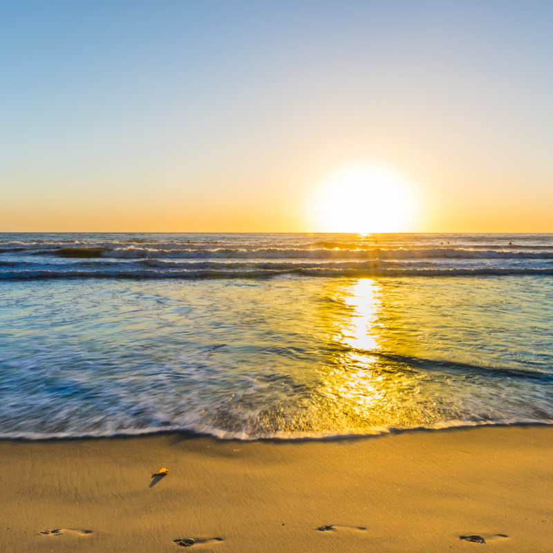 «Beautiful Beach» par Maryna Patzen - Photographie sur toile tendue, L 12 po x H 12 po