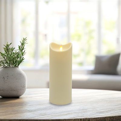 Bougie pilier à pile avec flamme vacillante
