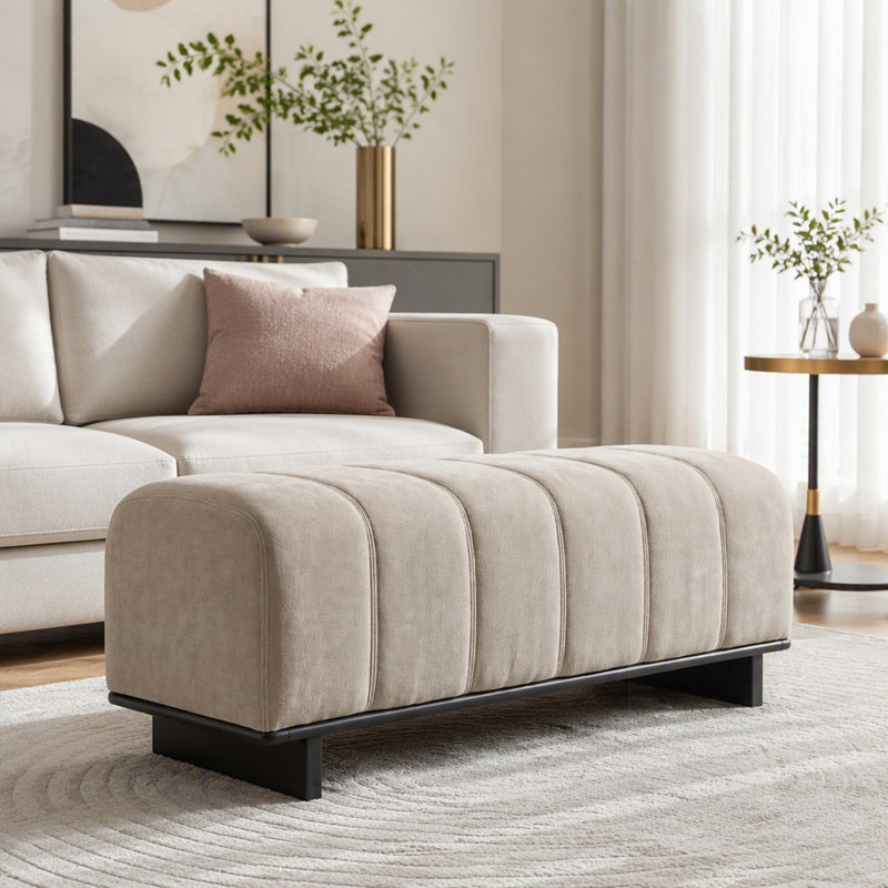 Banc de salle à manger moderne en chenille couleur avoine avec structure robuste en bois d'hévéa pour des solutions d'assise intérieures confortables