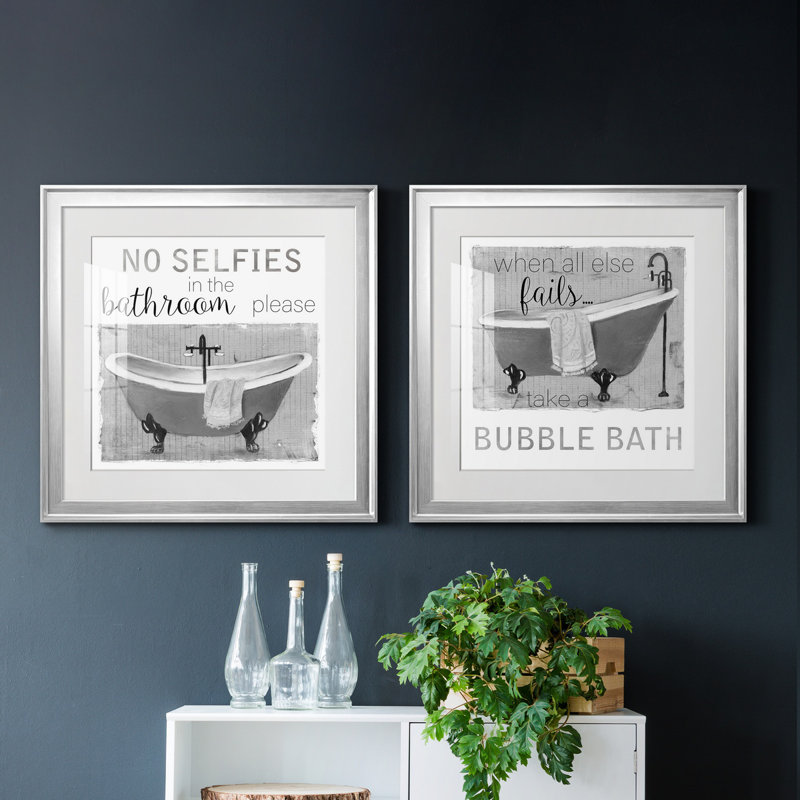Neutral Selfies Bath - ensemble de 2 reproductions d'impressions, H 22,5 po x l 45 po x P 1,5 po, Papier avec cadre argenté