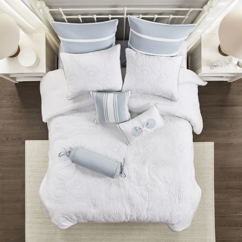 Édredon blanc très grand pour un décor de chambre classique et confortable, King Comforter + 2 Additional Pieces