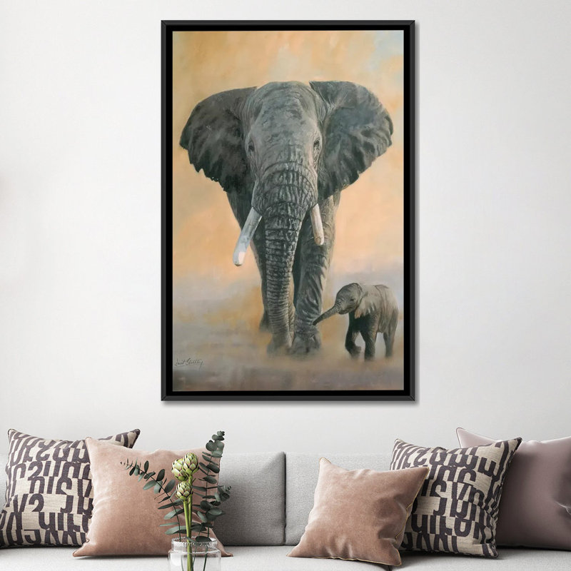 «Elephant and Baby» par David Stribble - impression sur toile tendue, H 48 po x l 32 po x P 1,5 po, Toile encadrée noire