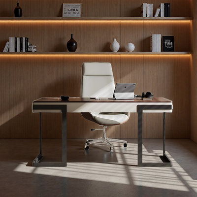 Spacious and Ergonomic Design Desk