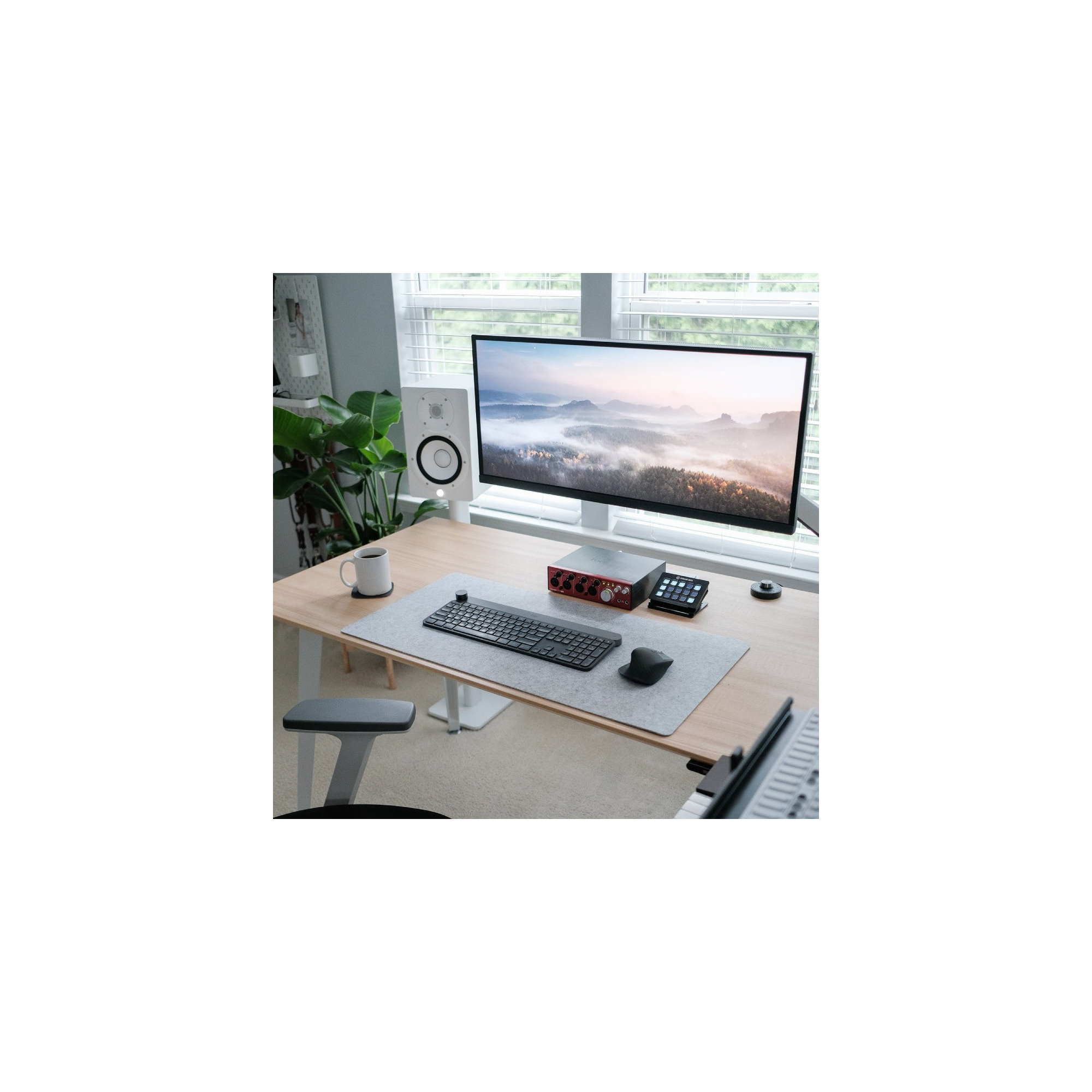 Office Desk, White, 30" H x 60" W x 30" D, Woodgrain