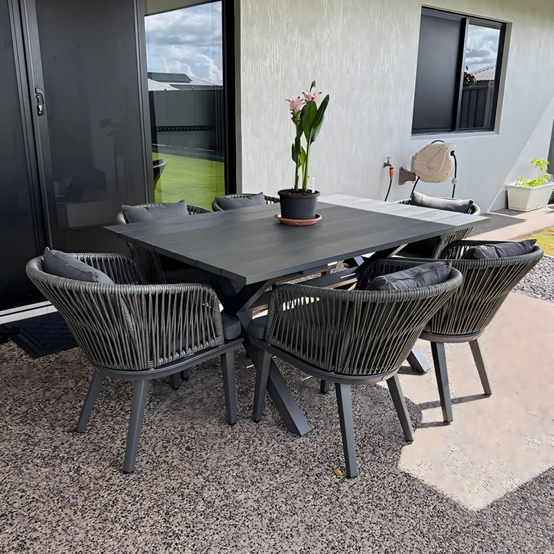 Ensemble de salle à manger d'extérieur Leylashka pour 6 personnes en rotin tressé à la main, avec table rectangulaire, coussins et oreillers