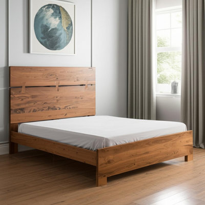 Structure de lit brun en bois massif