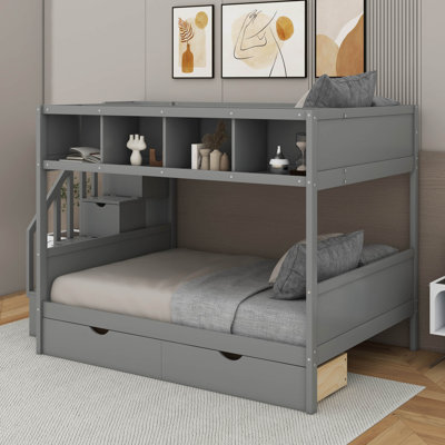 Lit simple superposé au dessus d'un lit double avec tablettes et tiroirs
