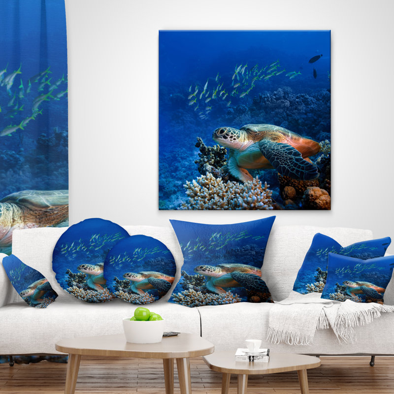 Grande tortue de mer sous l'eau - coussin à imprimé animal, Coussin décoratif, 16 po x 1 po