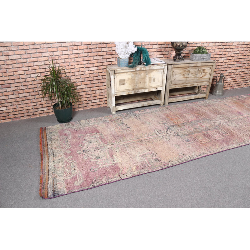 Tapis turc antique beige Herki pour un élégant décor de cuisine et d'escalier