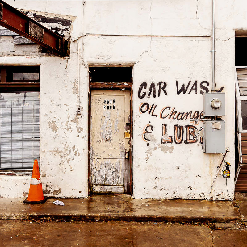 «Good Wash on Water Ave», art mural «Good Wash» par Sydney A. Foster | Photographie de la série 2020, «Walks in the South»