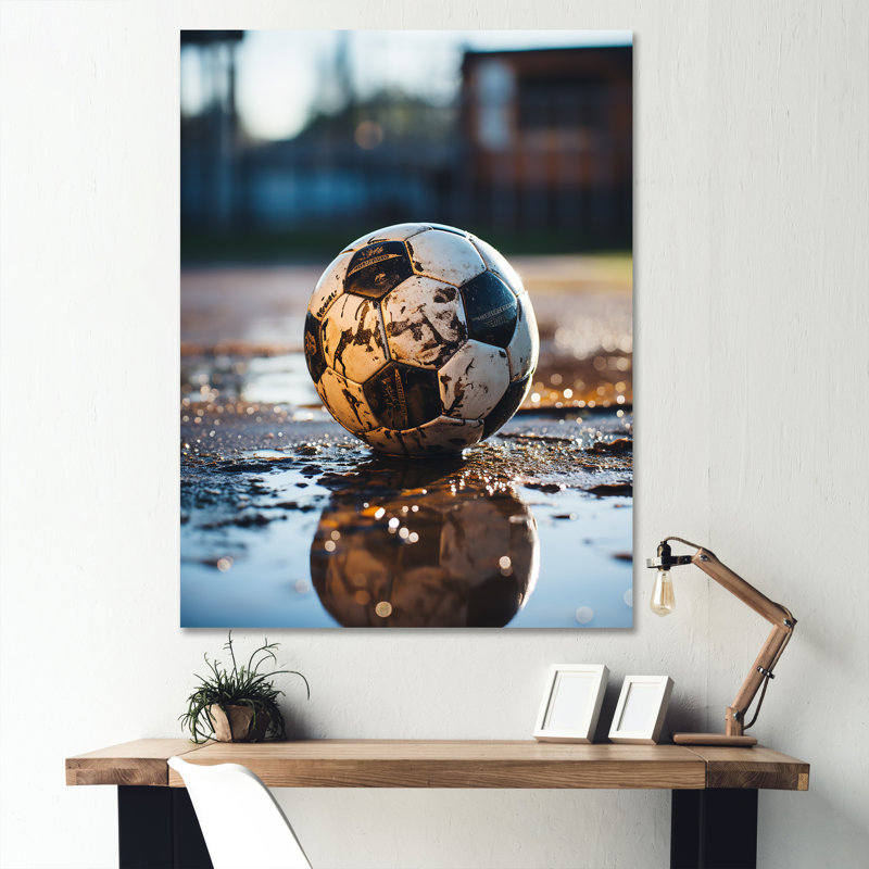 Klothildis soccer ball of shadows II sur toile, H 20 po x l 12 po x P 1 po, Toile tendue