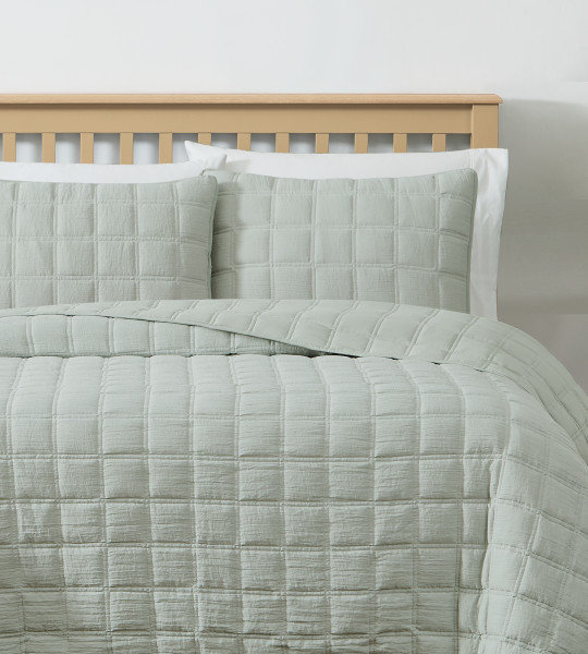 Gray Full Microfiber Quilt Set with Textured Pattern