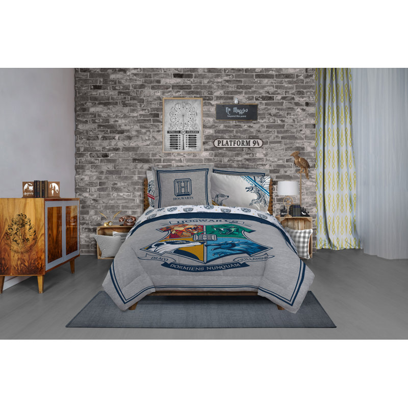 Harry Potter Stand Together Bed Set, Queen Comforter + 6 Additional Pieces
