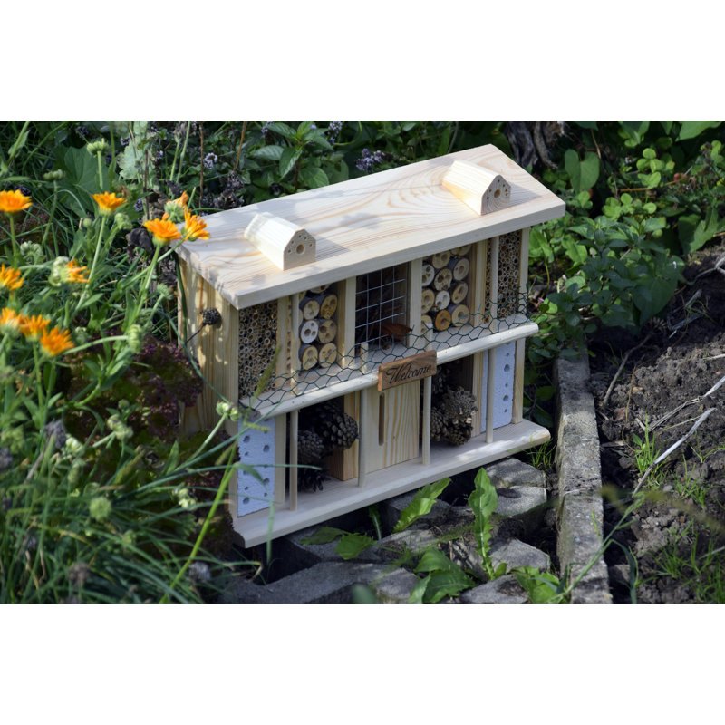 Allesha Free Standing Bumblebee House