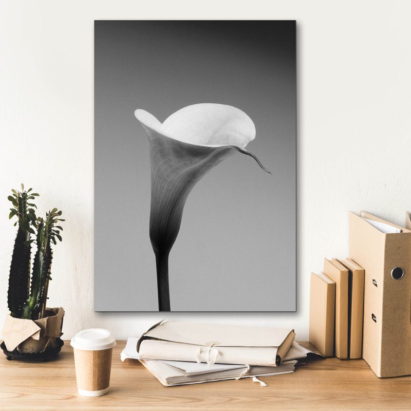 «Calla No. 3» par Photoinc Studio, art mural sur toile, H 26 po x l 18 po x P 0,75 po
