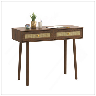 Table bohème avec tiroirs en rotin naturel et pieds en bois de pin, polyvalente et élégante pour toute pièce.