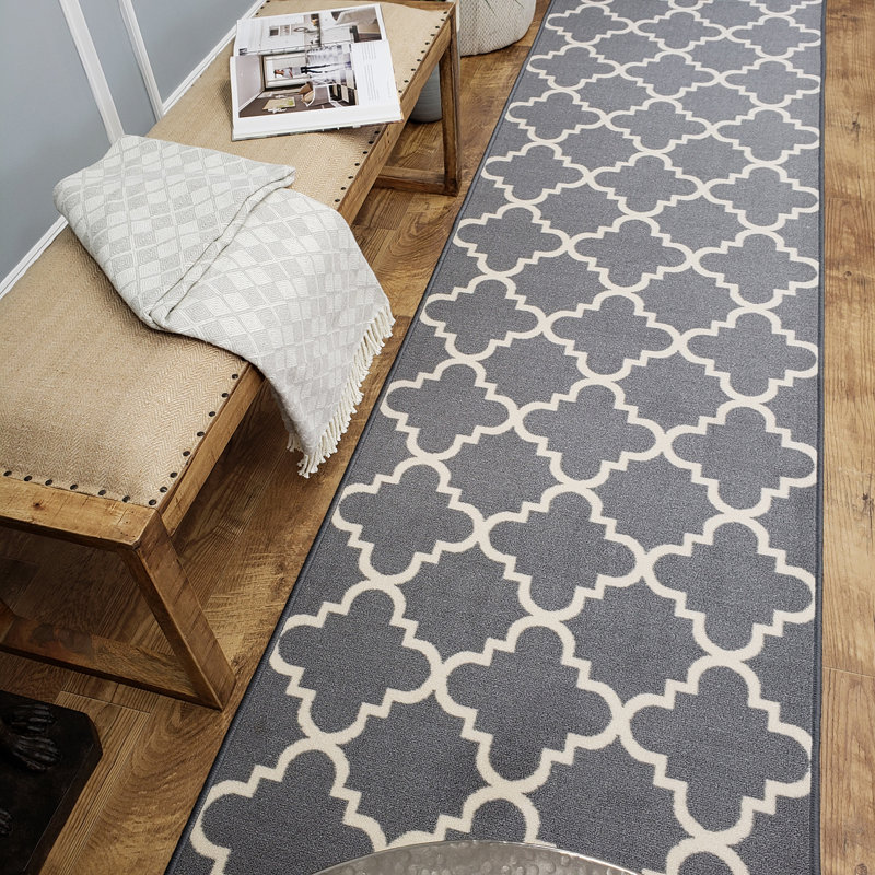Tapis gris à motif géométrique Hinman, Tapis de couloir 1 pi 10 po x 6 pi 9 po