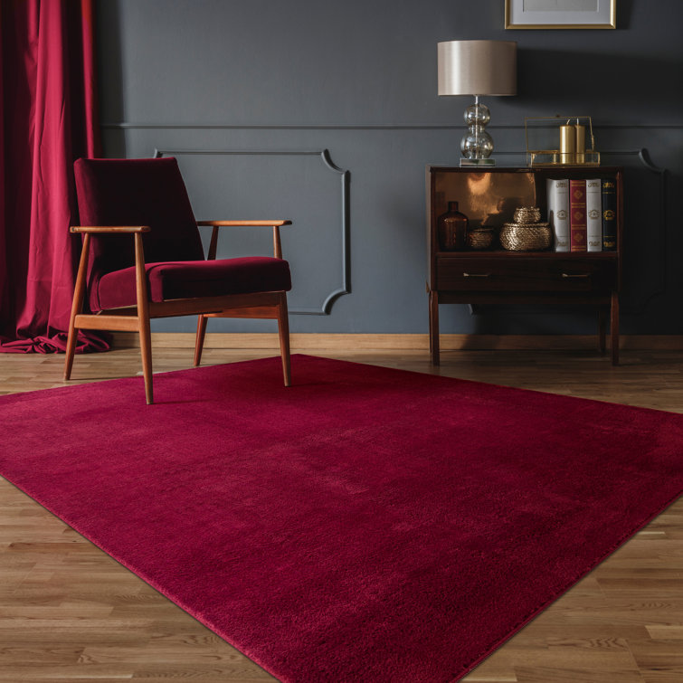 Solid Colour Machine Woven Polyester Area Rug in Red