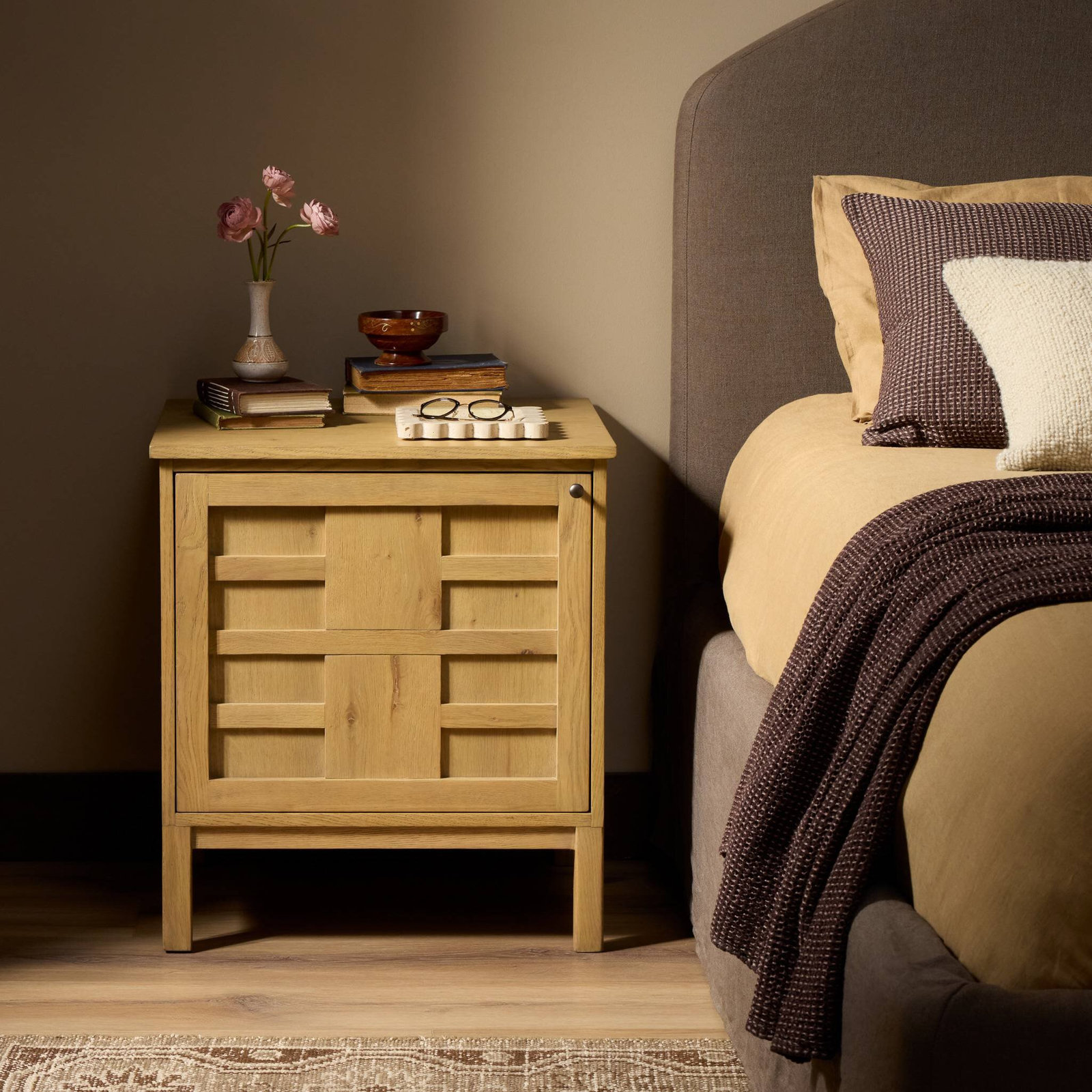 Ciomara Left Nightstand-Aged Natural Oak, Natural Oak, Left