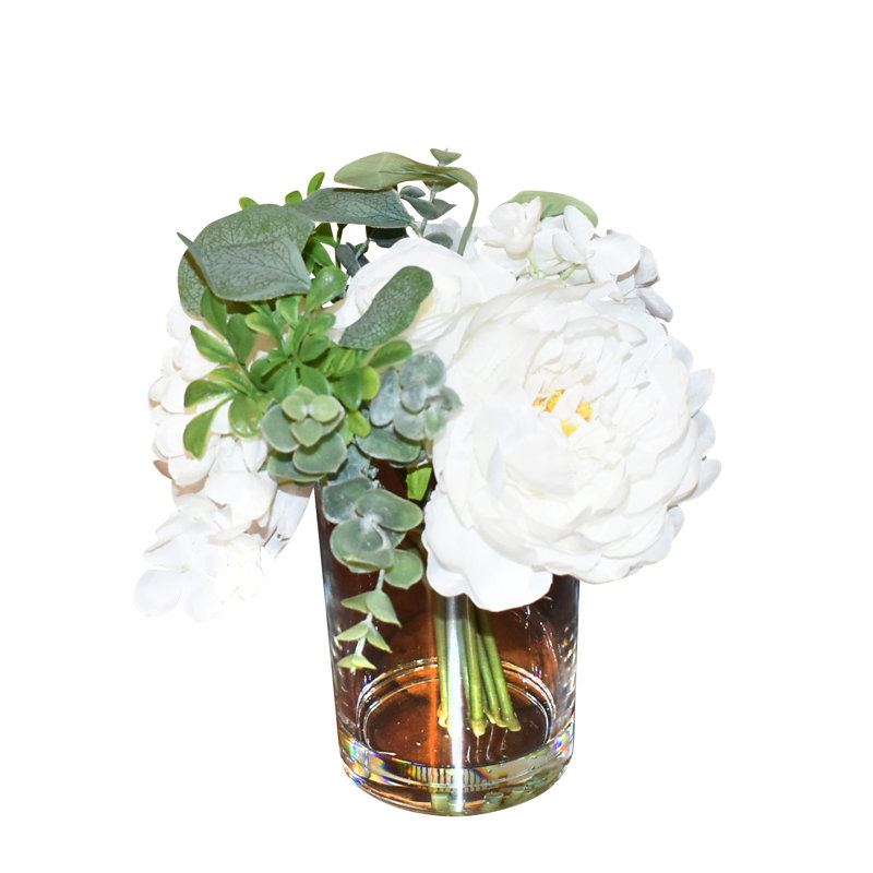 Centre de table pivoine et eucalyptus dans un vase en verre - eau artificielle