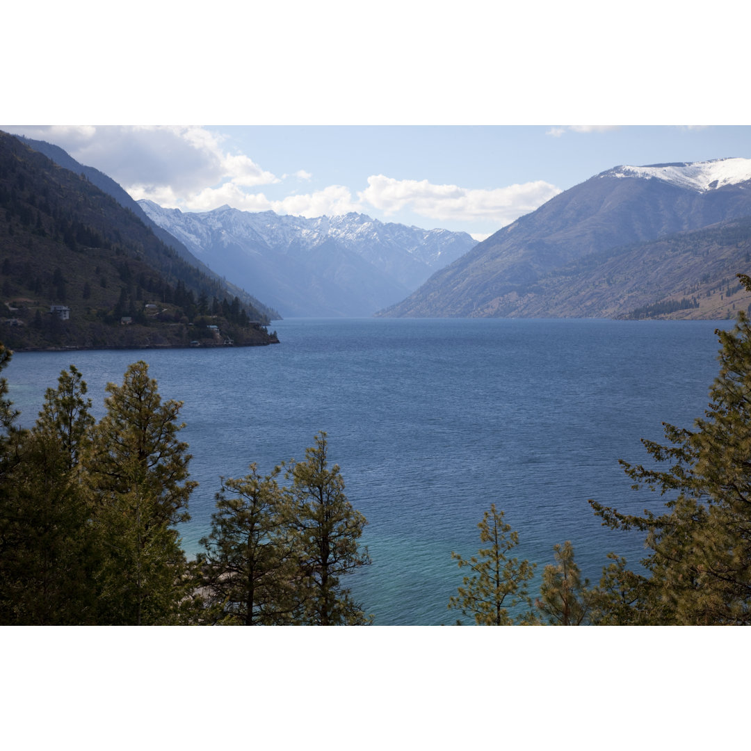 Lake Chelan von Lisay - Kunstdrucke