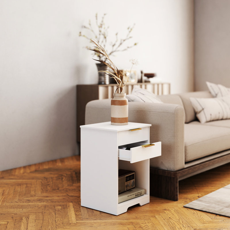 Table de chevet blanche avec 2 tiroirs et tablette ouverte, poignées dorées, look moderne pour le salon de la chambre à coucher avec espace, idéal élégant ou décoratif