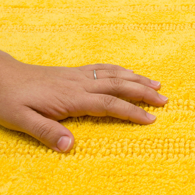Tapis de bain lavable à la machine Kail, L 27 po x L 45 po, Fiesta - jaune