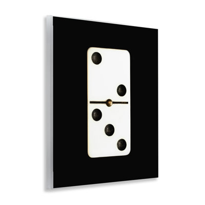  «White Domino» sur plaque murale noire par Graffi *ee Studios