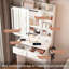 Petit bureau de coiffeuse avec miroir et lumières à DEL réglables, prise de courant intégrée et rangement dissimulé, comprend tabouret et tablette rembourrés, coiffeuse compacte pour petite chambre à coucher, blanc