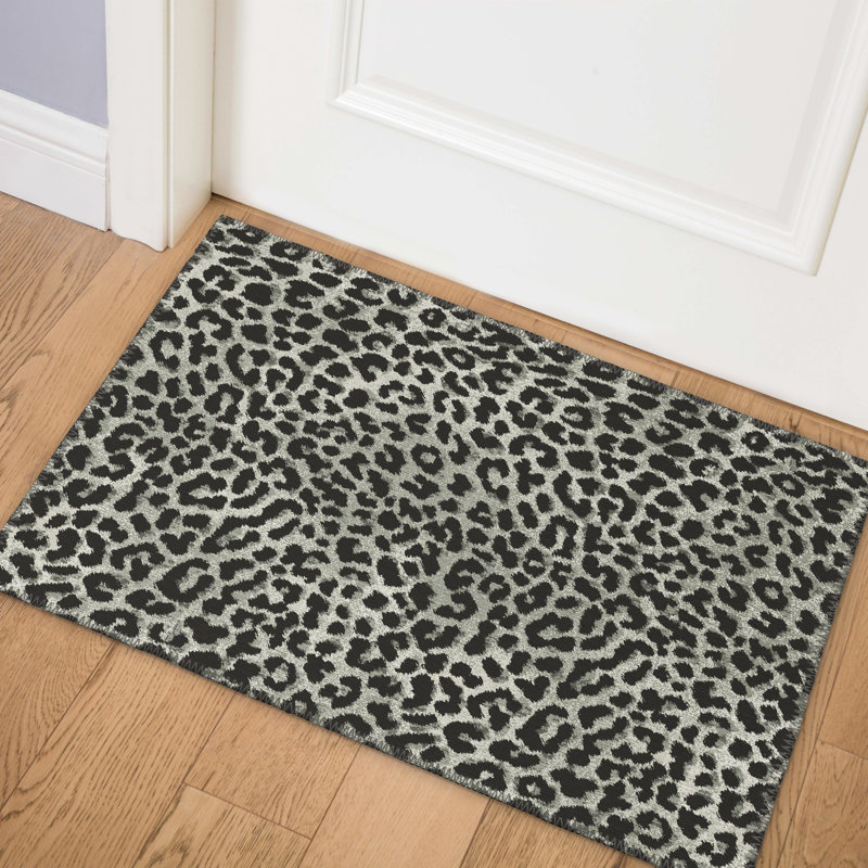 Tapis gris à imprimé animalier Abouaber, Rectangle 1 pi 8 po x 2 pi 6 po