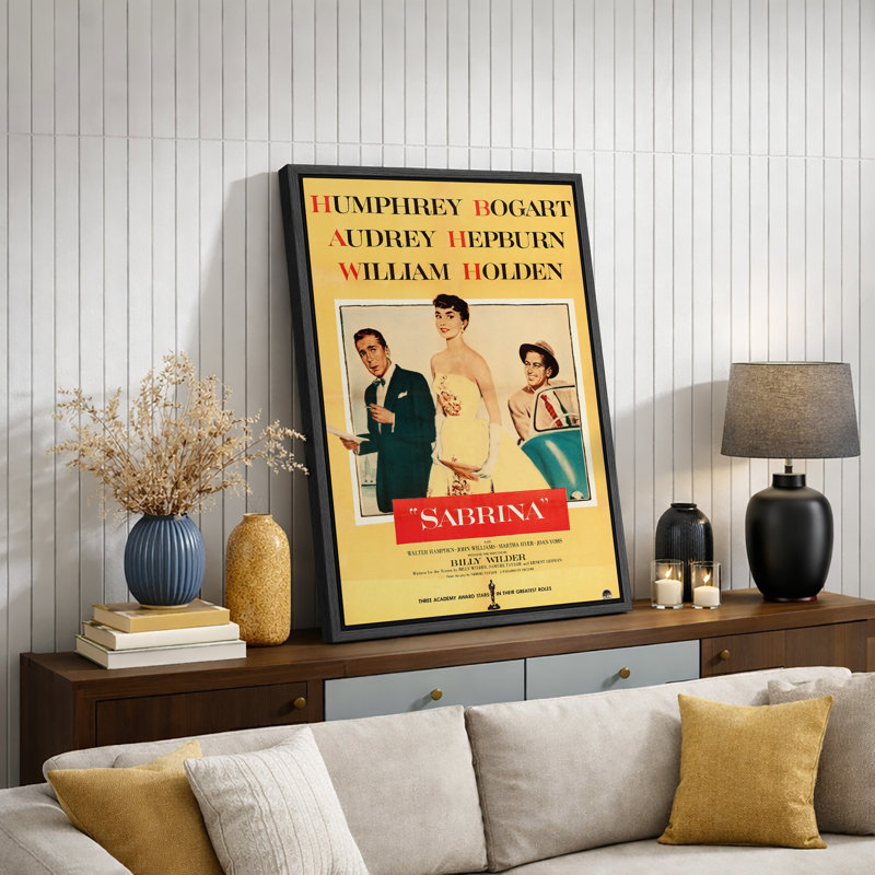 Affiche de Sabrina, H 24 po x l 16 po x P 1,5 po, Cadre flottant noir