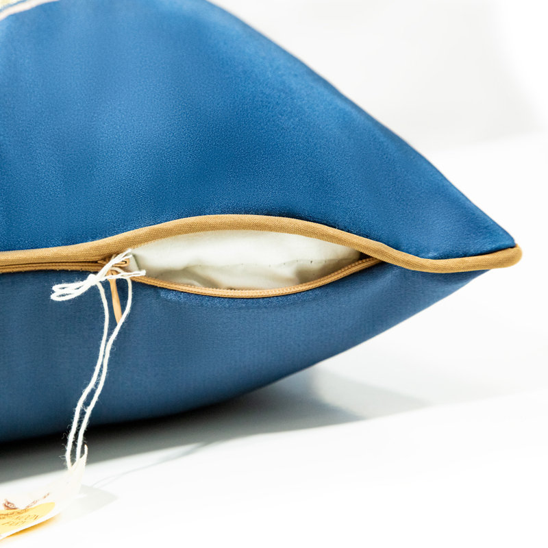 Housse de coussin en soie brodé Stolle, Blanc