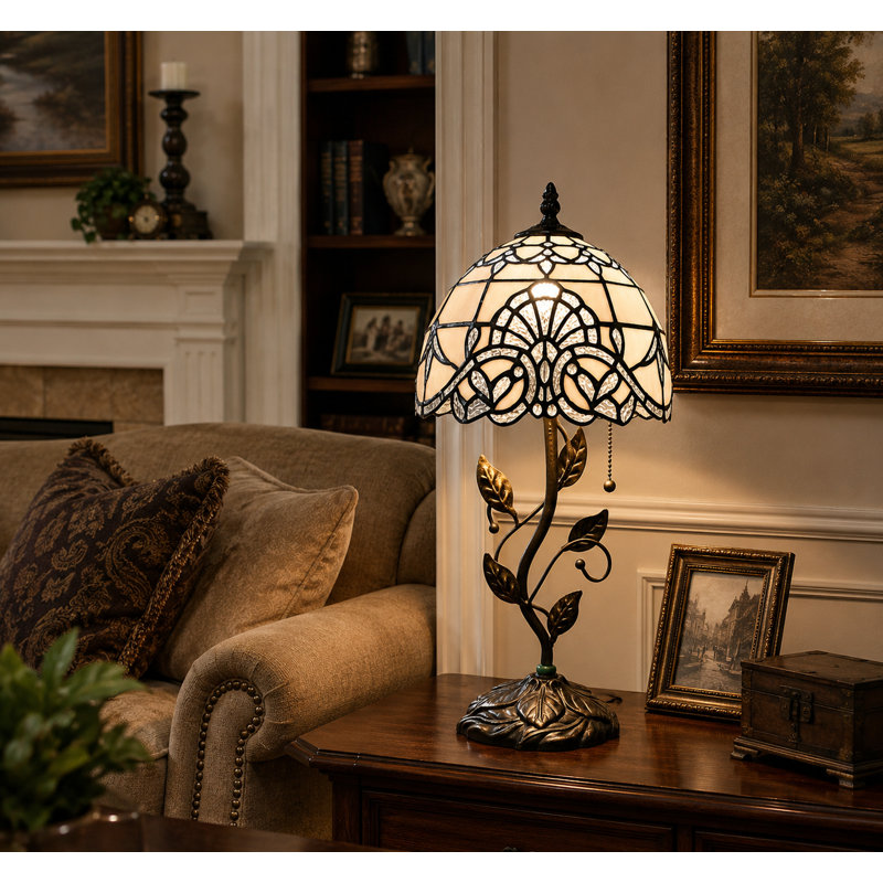 Lampe de table Anainah Tiffany en verre teinté blanc de style baroque et ampoule à DEL lavande H 20 po x l 10 po x P 10 po