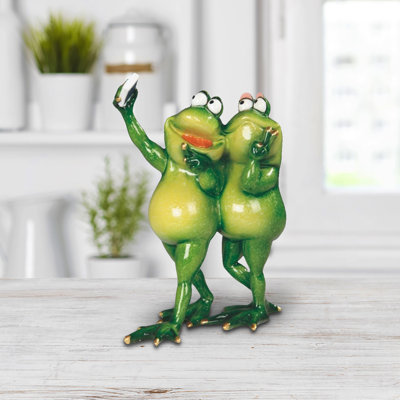 Figurine romantique avec un couple de grenouilles romantiques