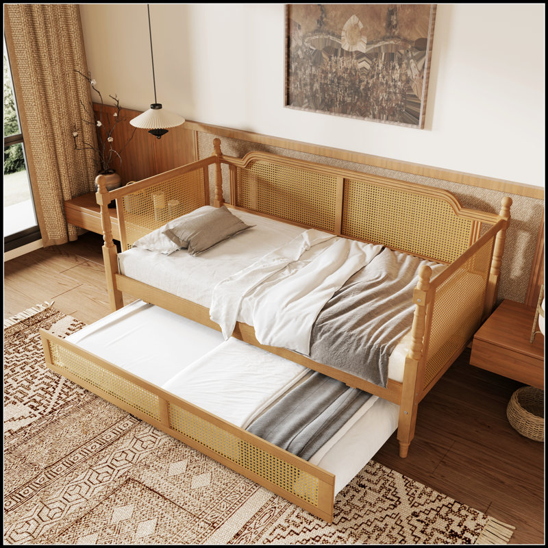 Lit de jour en rotin traditionnel avec lit gigogne pour chambres d'amis et espaces limités, alliant style et fonctionnalité