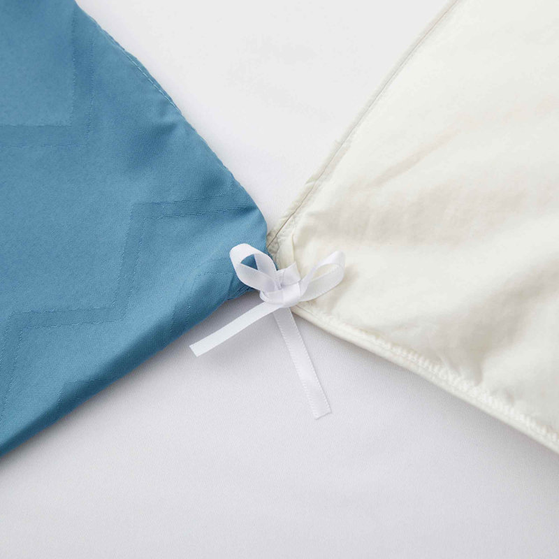 Ensemble de housse de couette brodée réversible à fermeture à glissière Averyonna, Losange bleu marine