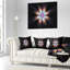 Fleurs abstraites sur fond noir - coussin à imprimé floral-29896357-29892857