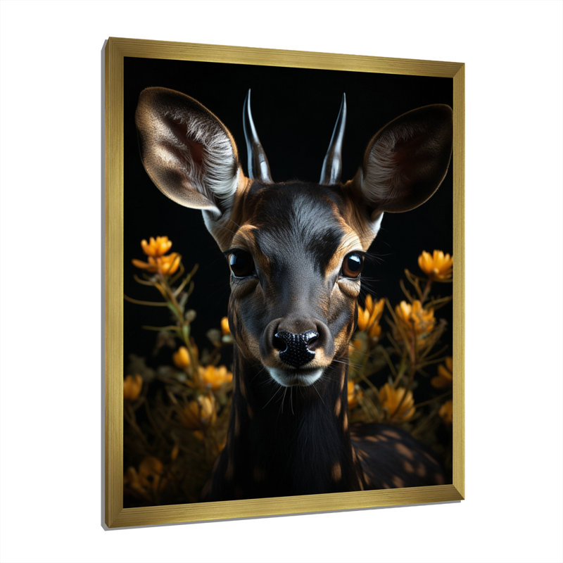 Black Antelope Selfie II - imprimé, Cadre doré à coins fermés, H 44 po x l 34 po x P 1,5 po